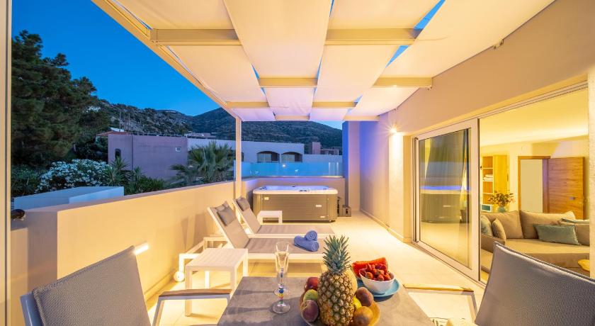 Image of Junior Triple Suite with Sea View 1
