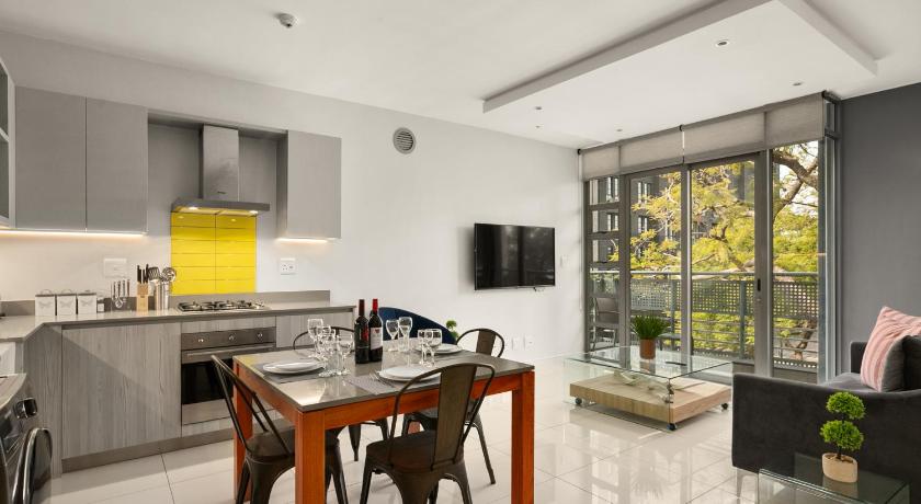 Easy Stay - The Median Rosebank — Hotel in Johannesburg