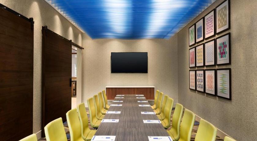 Holiday Inn Express And Suites San Antonio East I 10