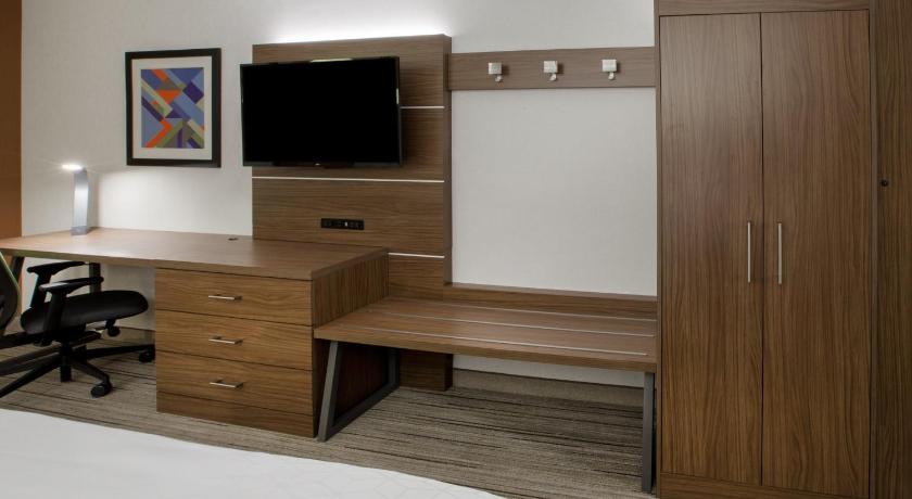 Holiday Inn Express - San Antonio East I-10 photo