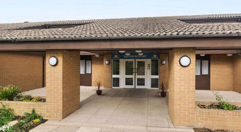 Days Inn by Wyndham Sutton Scotney South photo