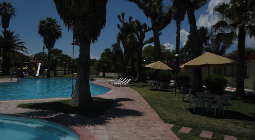 Hotel Las Palmas Midway Inn photo