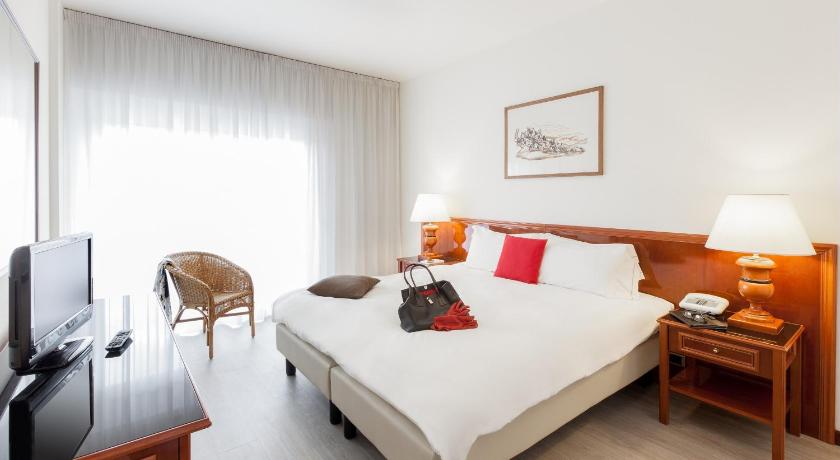 ローマ Adagio Rome Vatican Aparthotel 4つ星 ホテル スイート