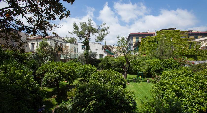 Image of Double Room with Balcony and Garden View 7