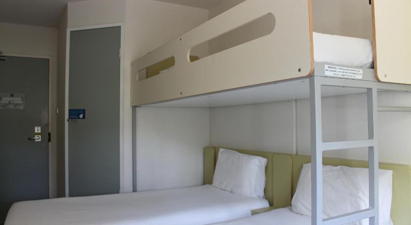 Image of 2 Single Beds And 1 Overhead Bunk Bed 3