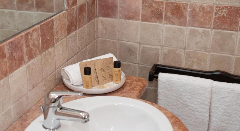 Image of Superior Triple Room 10