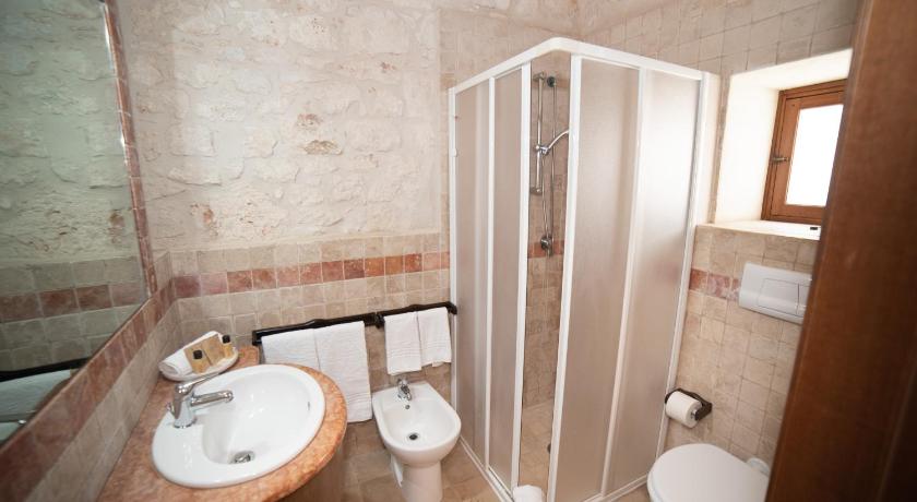 Image of Superior Triple Room 9