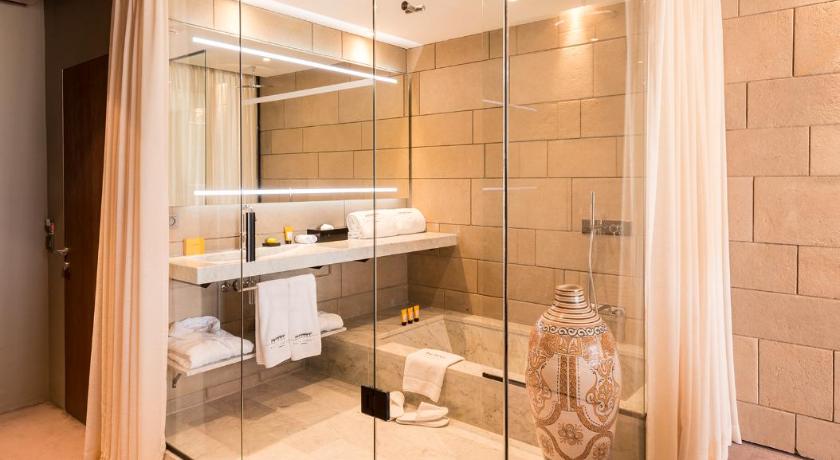 Image of Deluxe Room 2