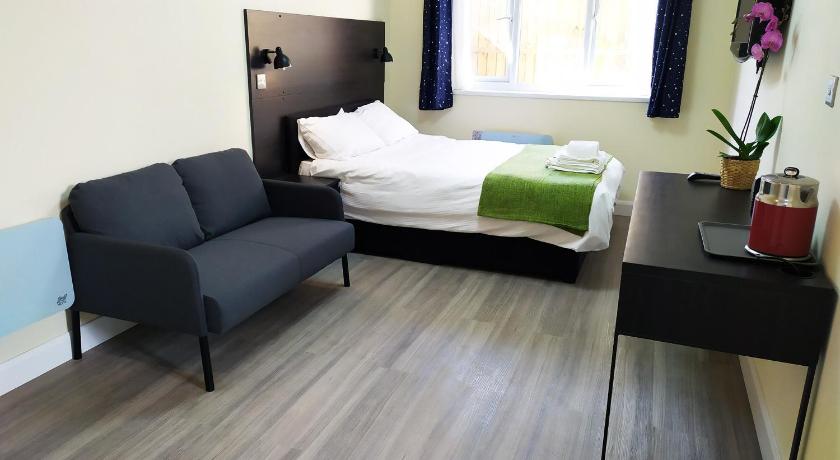 The Yew Studio - Self contained one bed studio flat with parking — Hotel in Oxford