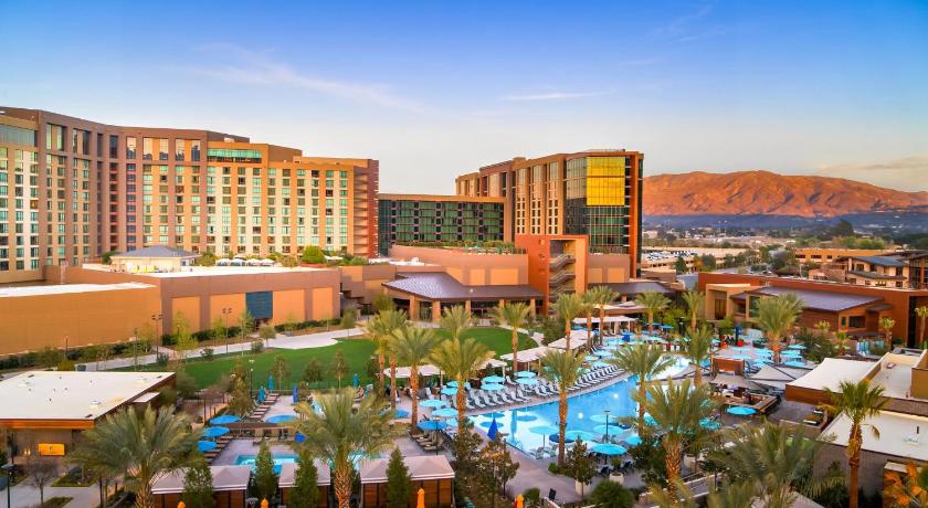 Murrieta (CA) Balloons and Wine Accommodation lobby