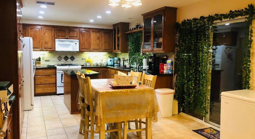 Murrieta (CA) Balloons and Wine Accommodation pool