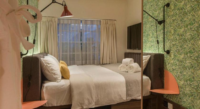 Image of Superior Room 6