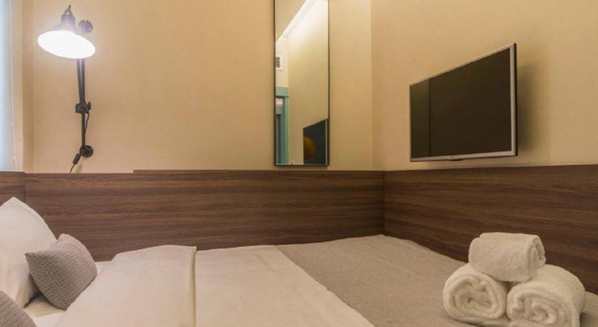 Image of 2 People in 1-Bed Luxe Hostel Private Room - Mixed 8