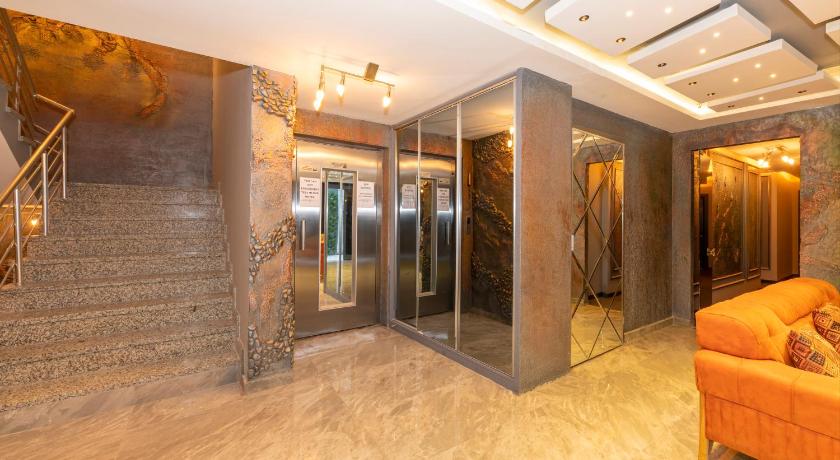 White Palace Hotel - image 5