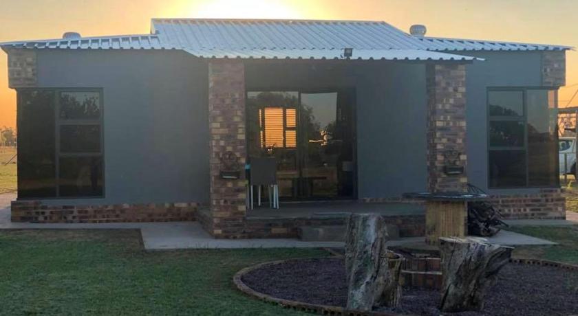 Rondebosch Eco Cottages — Hotel in Middelburg