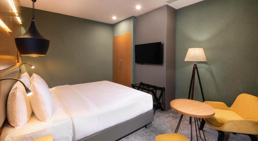 Image of 1 King 1 Bedroom Suite 8