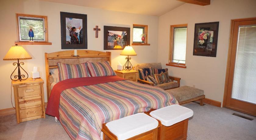 24 Little Ln (203048-9004) Home photo