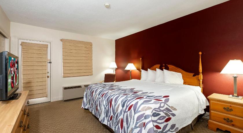 Red Roof Inn & Suites Hazleton