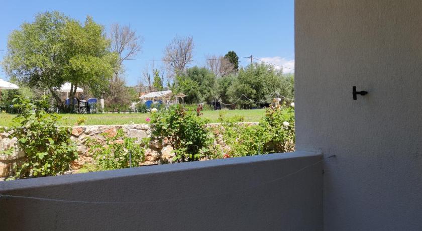 Casa De Rosa Apartments & Studios photo