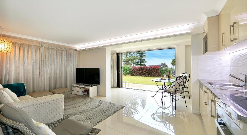 Nautilus Beachside Apartments photo