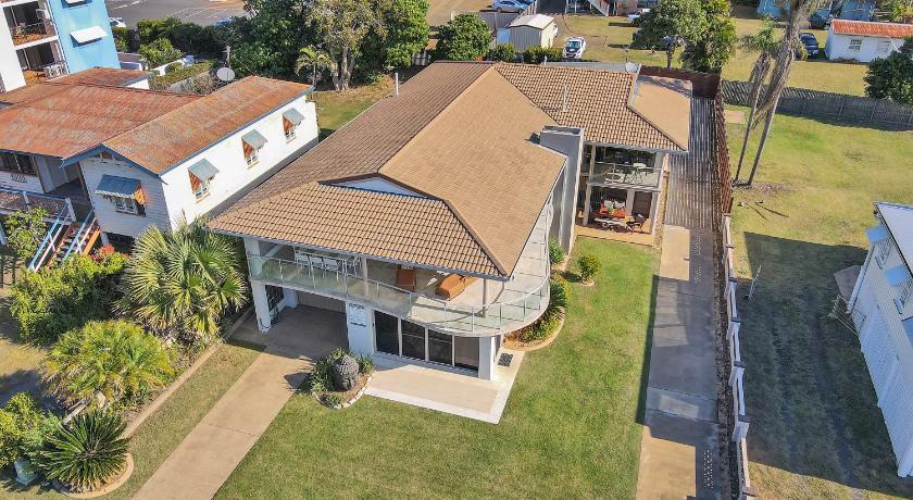Nautilus Beachside Apartments photo