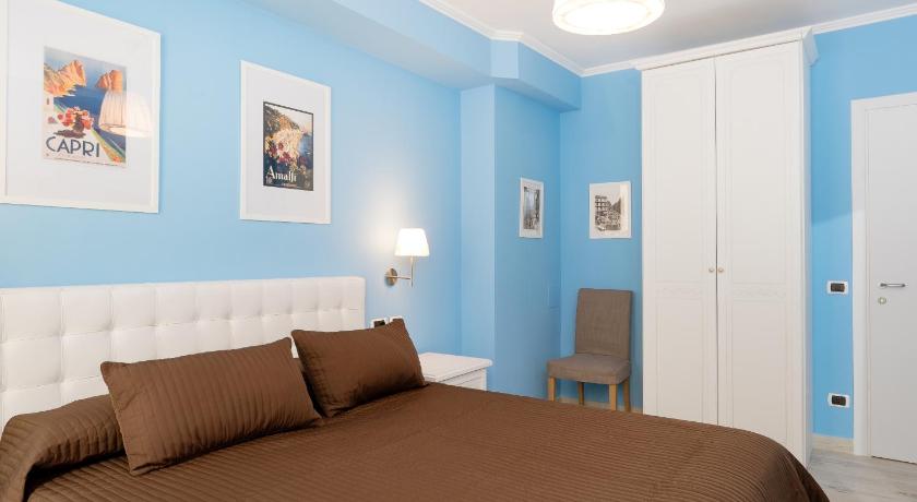 Image of Deluxe Double Room with Shower 6