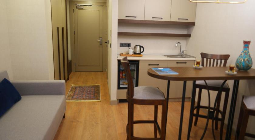 Nevi Hotel Suite - image 3