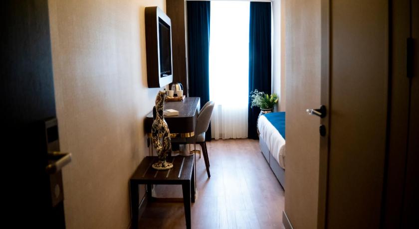 Nevi Hotel Suite - image 4