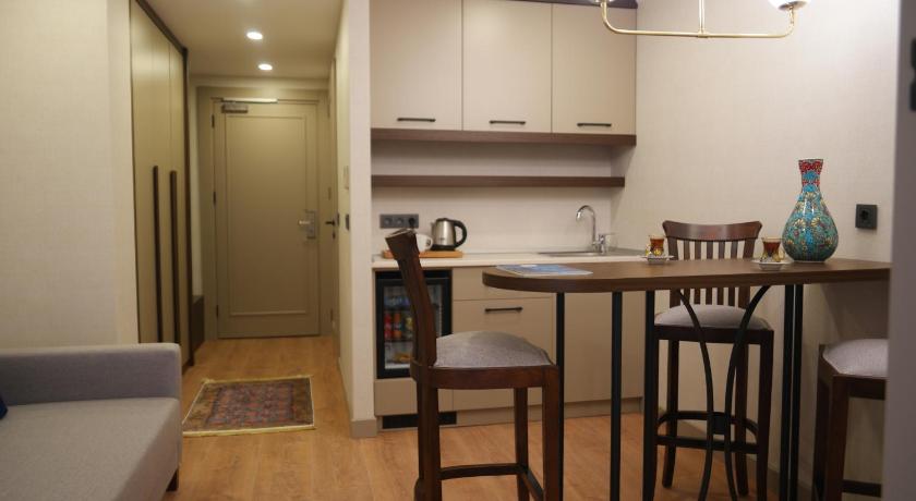Nevi Hotel Suite - image 9