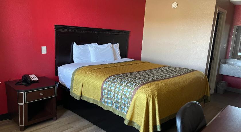 Deluxe Inn photo