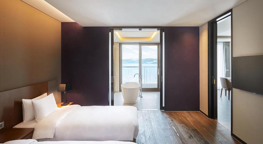 Image of Premier Suite 11