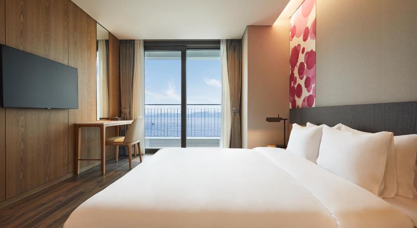 Image of Superior Sea View Suite 10