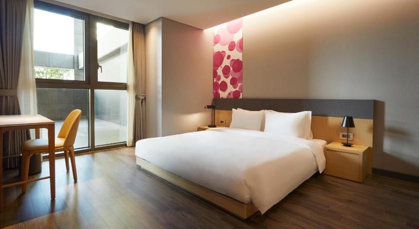 Image of Suite with Terrace 3
