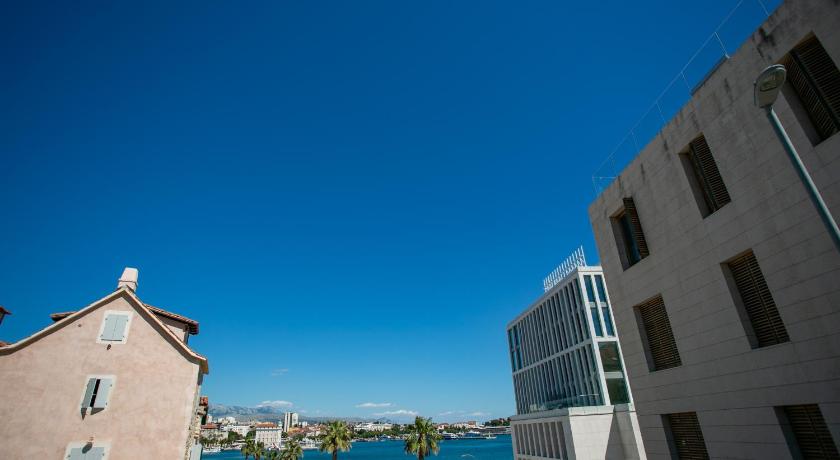 Garden Apartment Hotel Split photo