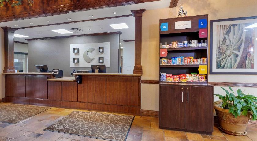 Comfort Suites Marshall photo