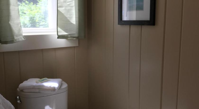 Kennebunk Gallery Motel and Cottages photo