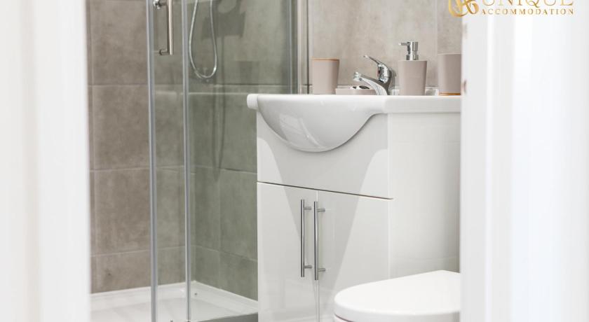 Unique Accommodation Liverpool - Luxury 2 Bed Apartments , Perfect for Business & Families, Book Now photo