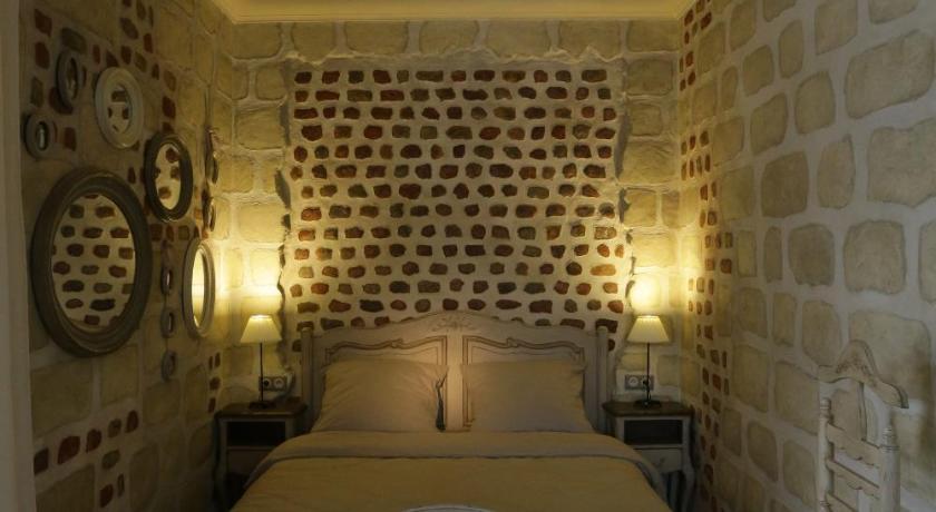 Iris Hotel photo