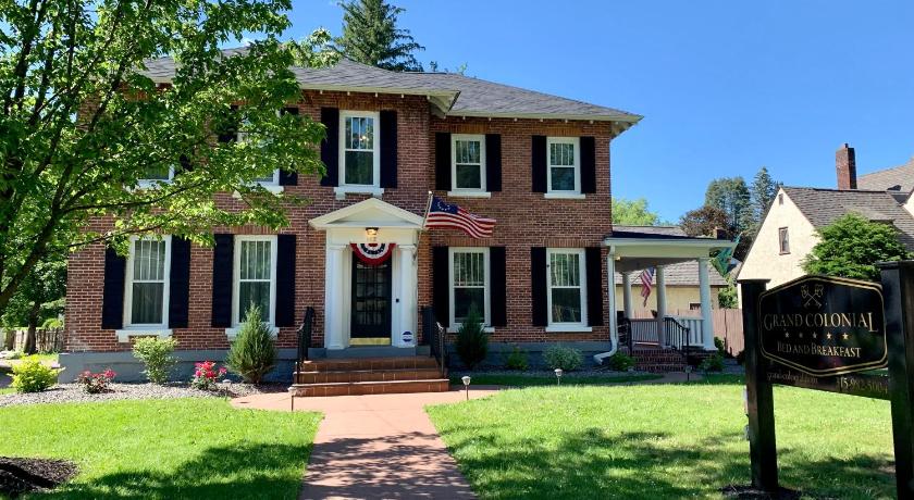 Grand Colonial Bed and Breakfast — Hotel in Herkimer (NY)