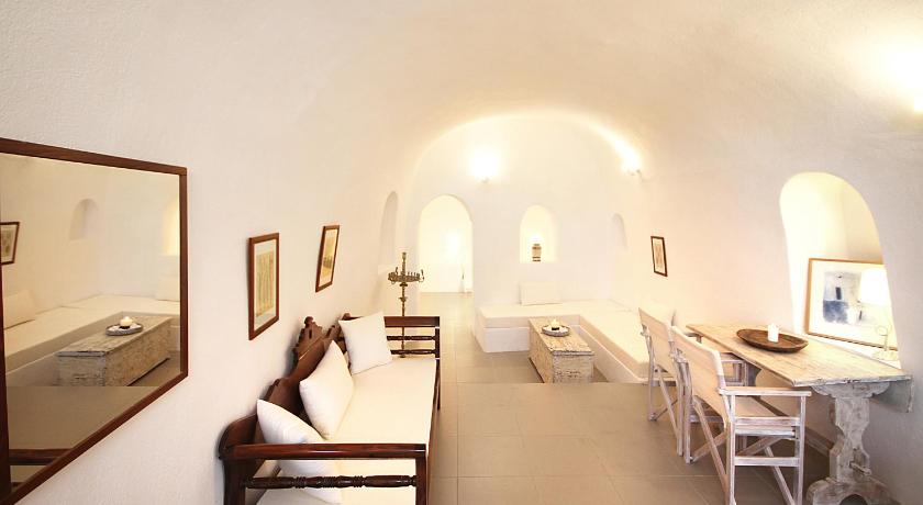 Image of Cave Suite with Caldera View 3