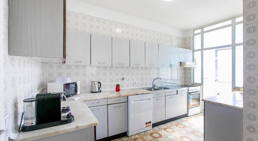3BR Apartment with Balcony and Free Parking by LovelyStay photo