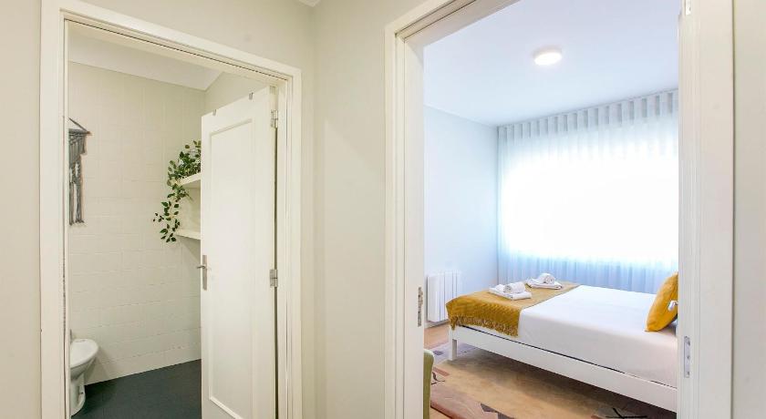 3BR Apartment with Balcony and Free Parking by LovelyStay photo