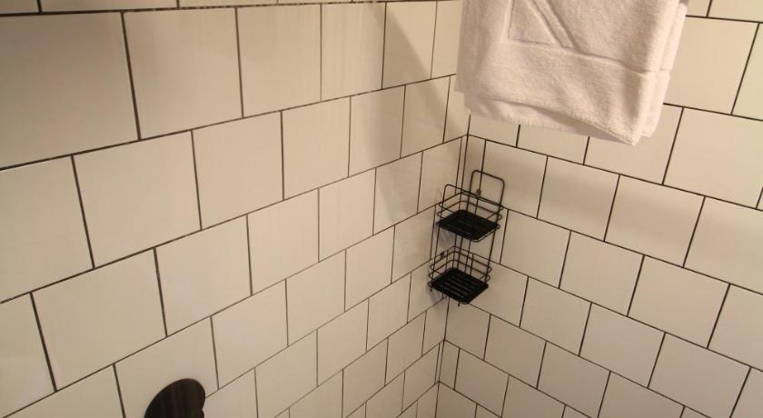 Image of Deluxe King Suite 6