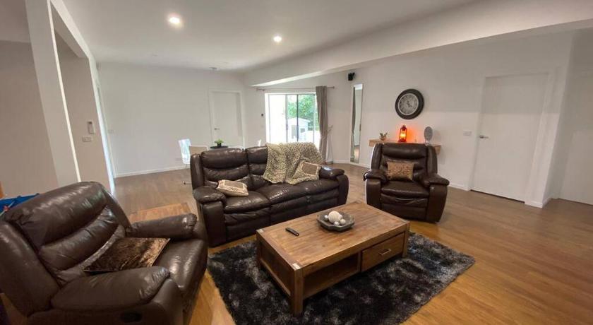 Spacious, Contemporary and Self-Contained with Beautiful Views photo
