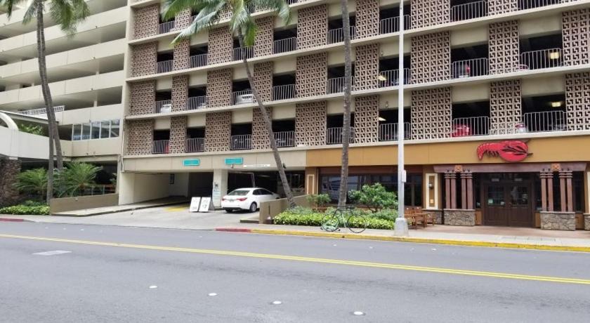 Ilikai Marina Studio City View Condos with Fully Equipped Kitchens &amp; Free Wifi — Hotel in Honolulu (HI)