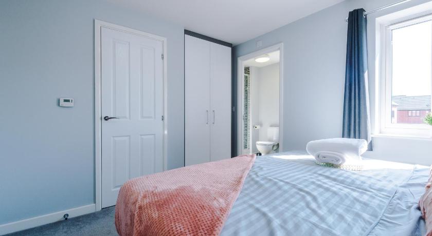Vidale Court, 3 Bedroom House with River Irwell view, sleeps 6 photo