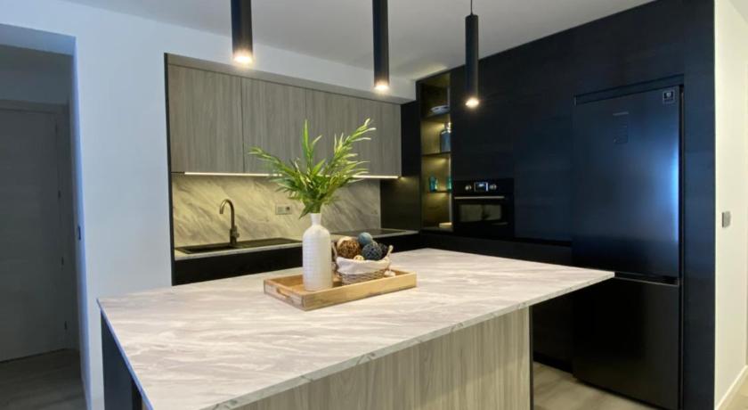 PRECIOSO APARTAMENTO A ESTRENAR EN CENTRO DE NERJA — Hotel in Nerja