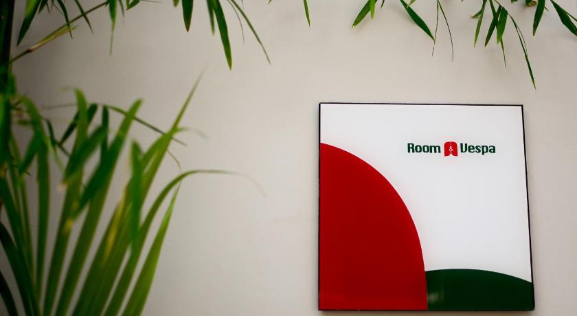 Room & Vespa Suite 1 - image 18