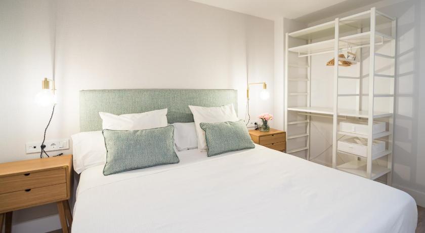 Sevilla TreeTriana 4-Star Guesthouse room