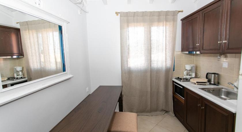 Image of Studio (2 Adults) 11